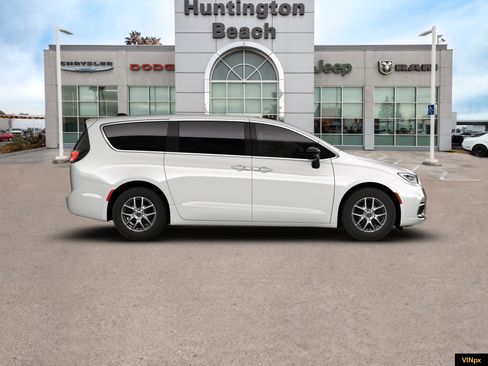New 2026 Chrysler Pacifica Select FWD image 9