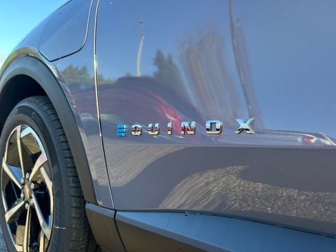 New 2026 Chevrolet Equinox EV LT image 32