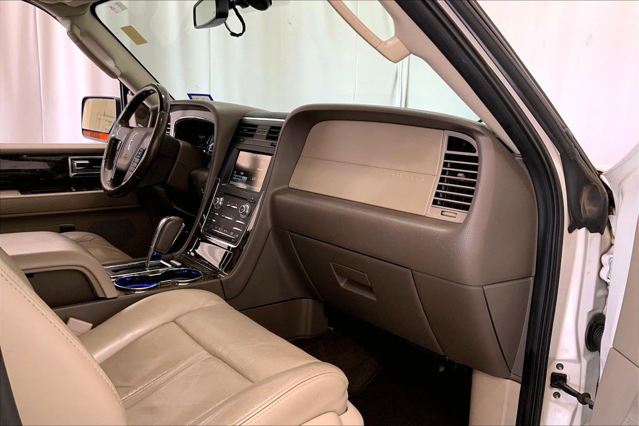 Used 2015 Lincoln Navigator L 2WD image 28