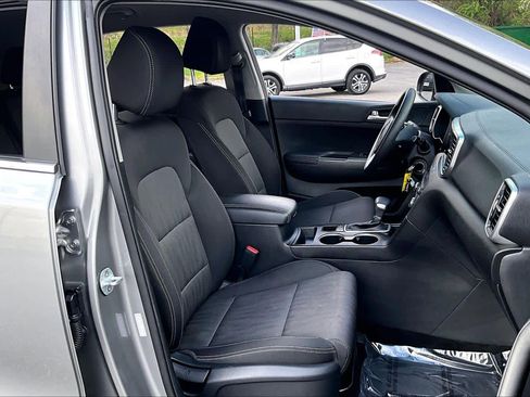 Used 2020 Kia Sportage LX image 9