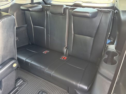 Used 2021 Toyota Highlander XLE FWD image 15