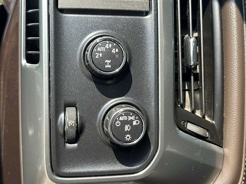 Used 2016 Chevrolet Silverado 1500 LTZ w/ Sport Package AWD/4WD image 18