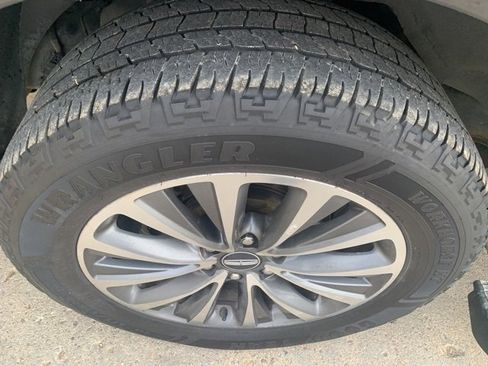 Used 2016 Lincoln Navigator L Select image 8