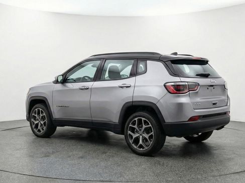 Used 2025 Jeep Compass Limited AWD/4WD image 5
