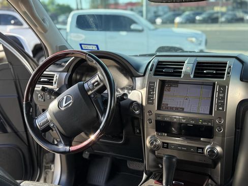 Used 2017 Lexus GX 460 Premium w/ Premium Package image 7