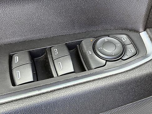 Used 2023 Chevrolet Silverado 1500 LT AWD/4WD image 16
