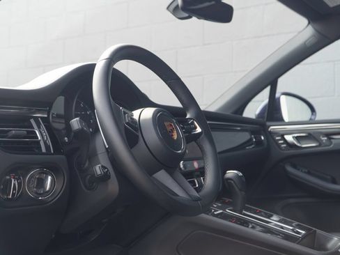 Used 2026 Porsche Macan AWD/4WD image 5