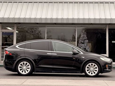 Used 2016 Tesla Model X 75D image 5