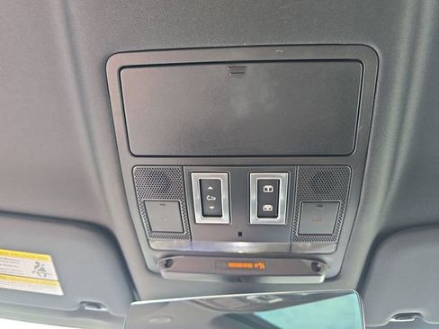 Used 2022 Land Rover Defender 90 X-Dynamic S image 22