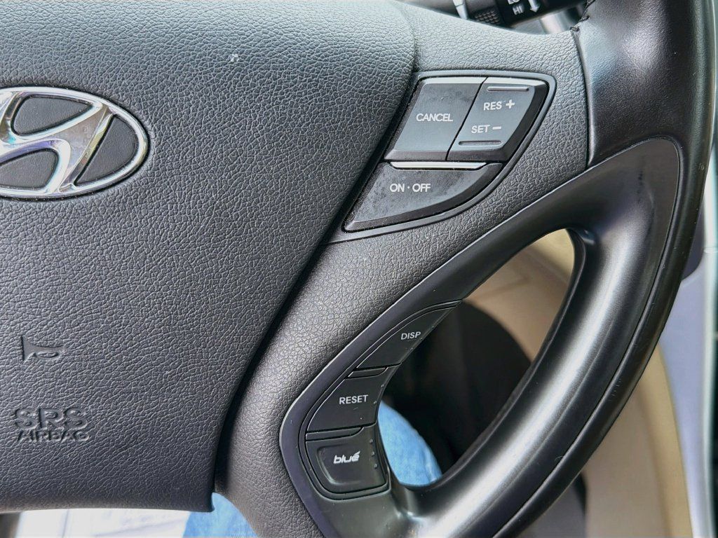 Used 2015 Hyundai Sonata Limited w/ Option Group 02 FWD image 13