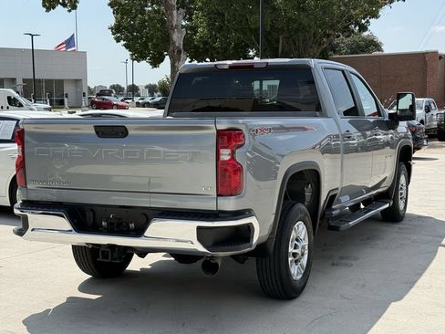 Used 2025 Chevrolet Silverado 2500 LT w/ Convenience Package AWD/4WD image 4