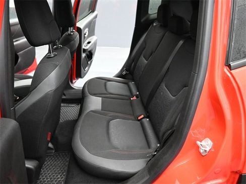 Used 2023 Jeep Renegade Trailhawk image 11