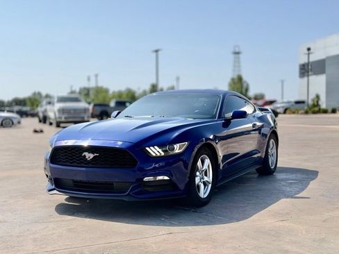 Used 2016 Ford Mustang Coupe RWD image 3