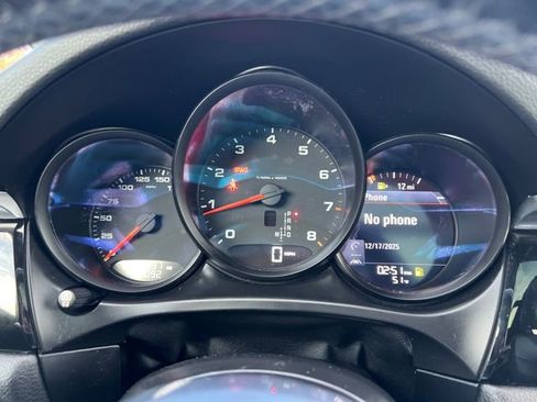 Used 2018 Porsche Macan image 21