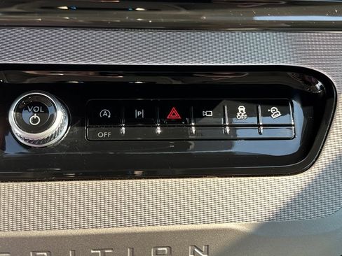 Used 2025 Ford Expedition Active AWD/4WD image 28