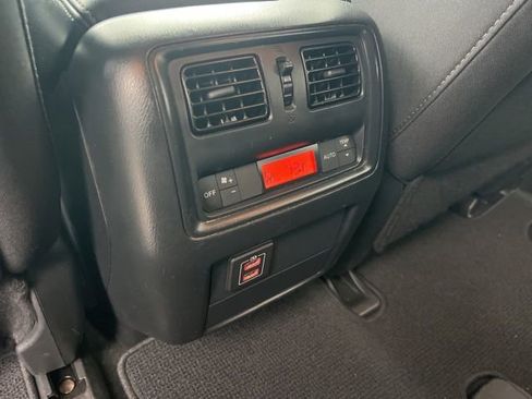 Used 2018 Nissan Pathfinder SV image 27