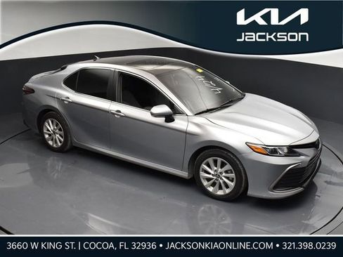 Used 2024 Toyota Camry LE w/ Convenience Package FWD image 1