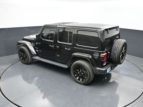 Used 2022 Jeep Wrangler Unlimited Sahara w/ Cold Weather Group AWD/4WD image 37