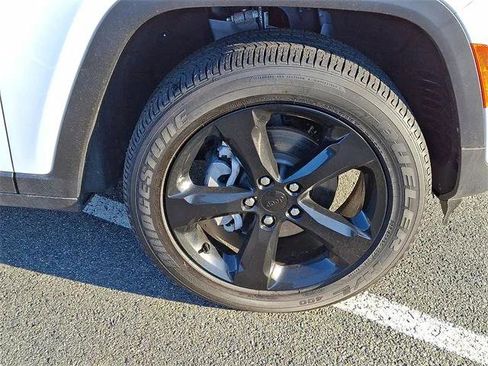 Certified 2024 Jeep Grand Cherokee Altitude image 27