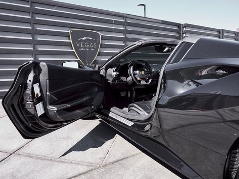 Used 2018 Ferrari 488 Spider image 33