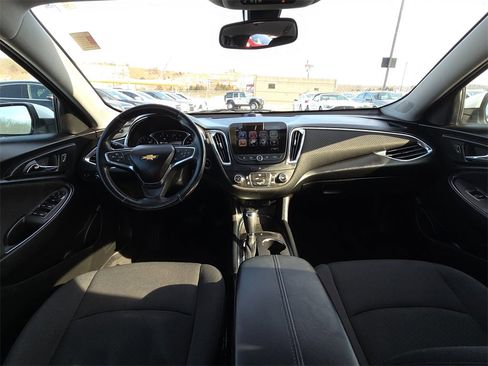 Used 2017 Chevrolet Malibu LT image 29