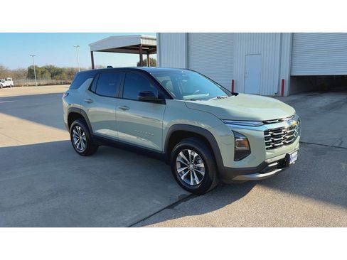 New 2026 Chevrolet Equinox LT w/ Convenience Package II image 2