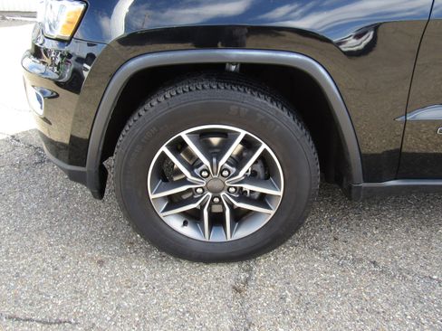 Used 2020 Jeep Grand Cherokee Limited image 3