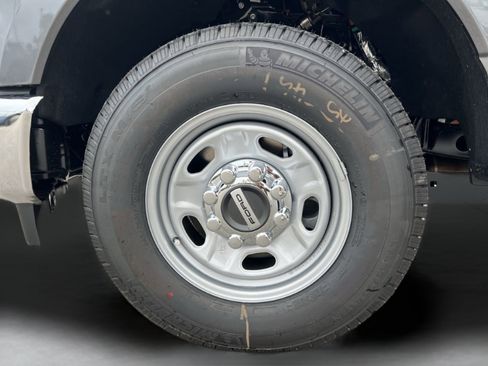 New 2026 Ford F250 XL w/ XL Chrome Package image 32