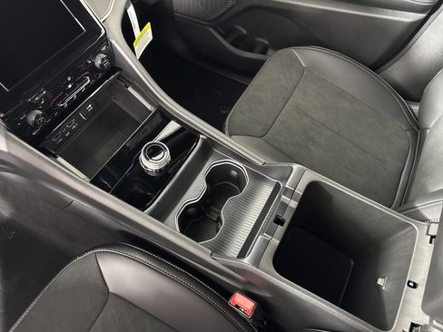 New 2025 Jeep Grand Cherokee Altitude image 23