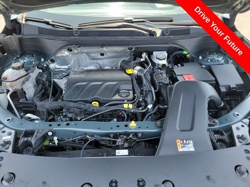 Used 2025 Chevrolet Trax LT FWD image 27