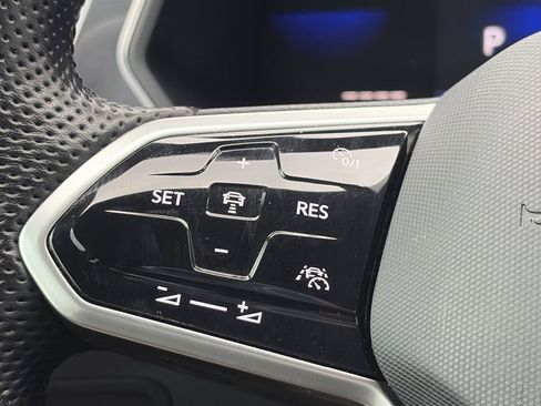 Certified 2023 Volkswagen Tiguan SE R-Line image 14