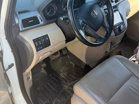 Used 2014 Honda Odyssey Touring Elite image 12