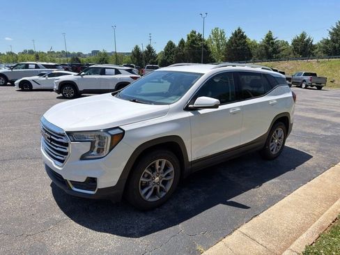 Used 2024 GMC Terrain SLT AWD/4WD image 3