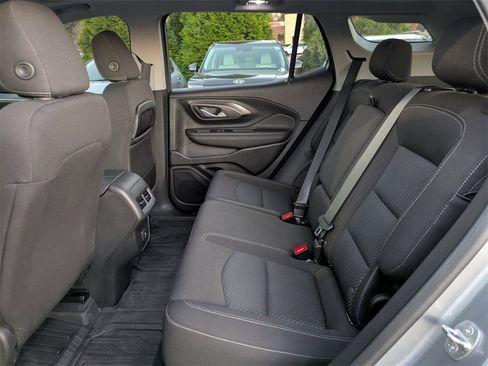 Used 2023 GMC Terrain SLE w/ Driver Convenience Package image 8