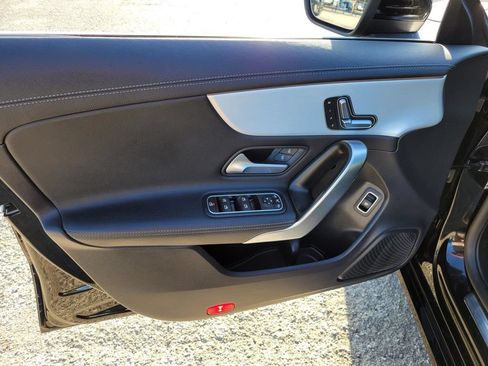 Used 2025 Mercedes-Benz CLA 250 image 17