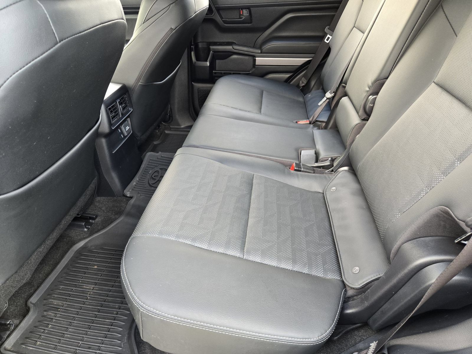 Used 2025 Toyota 4Runner TRD Off-Road Premium AWD/4WD image 31