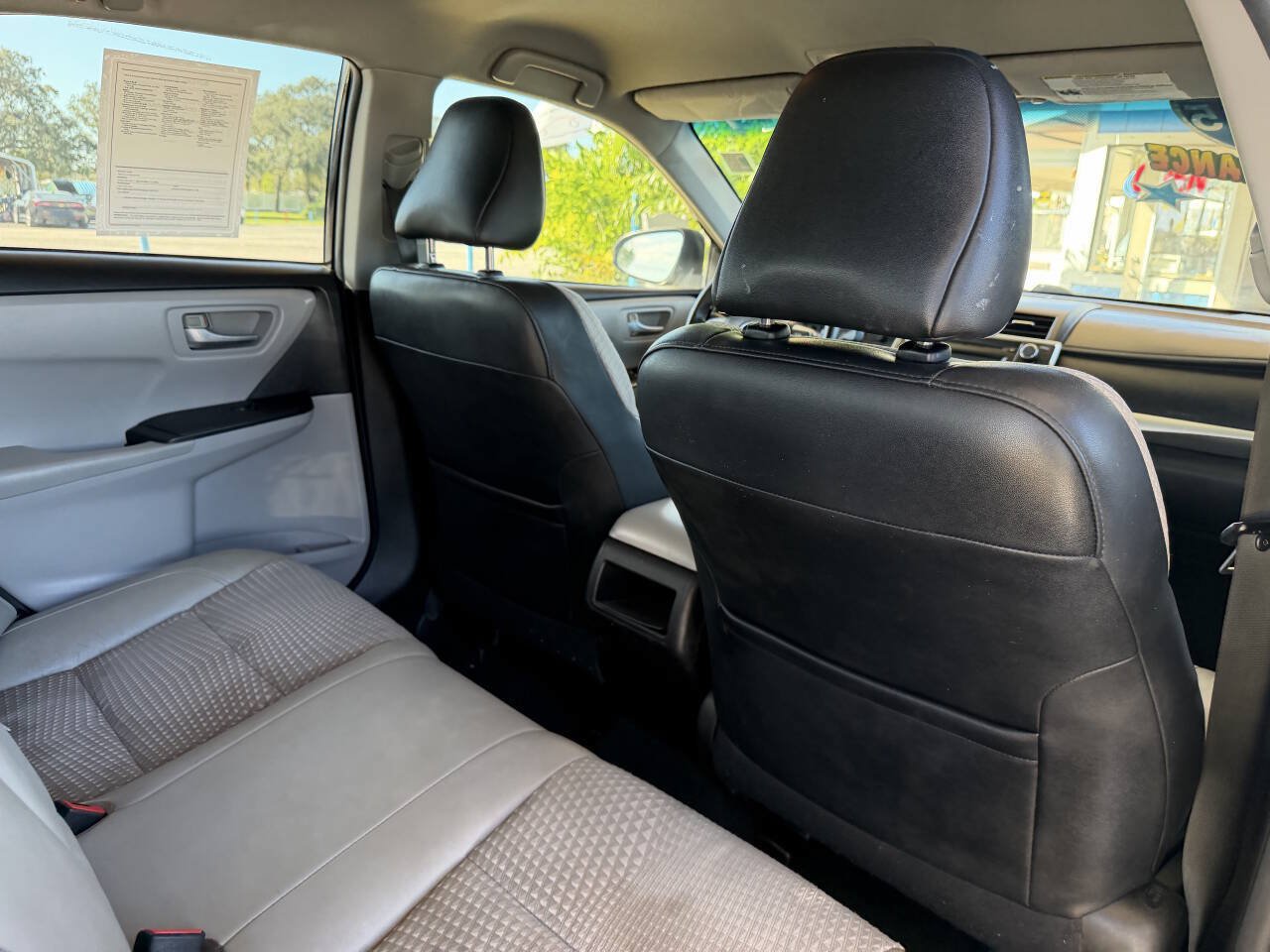 Used 2015 Toyota Camry SE FWD image 16