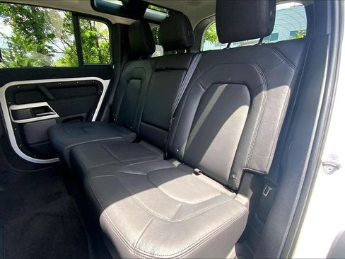Used 2023 Land Rover Defender 110 SE AWD/4WD image 20
