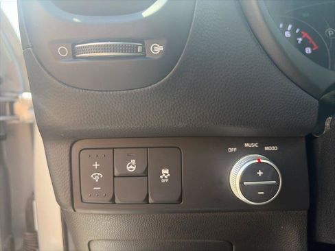 Used 2015 Kia Soul ! w/ Sun & Sound Package FWD image 10