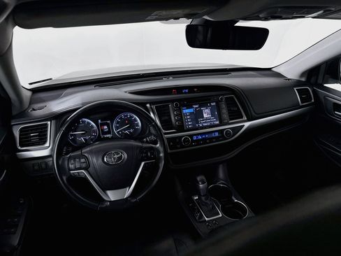 Used 2017 Toyota Highlander XLE AWD/4WD image 24