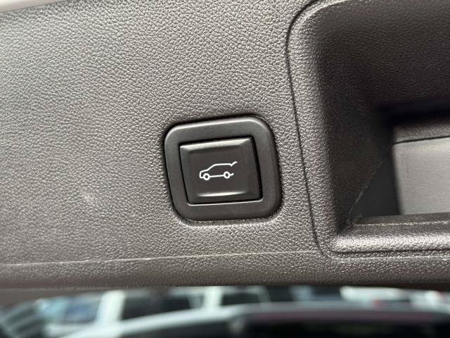 Used 2022 GMC Terrain AT4 w/ Tech Package AWD/4WD image 9
