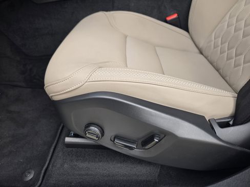Used 2026 Volvo XC90 B5 Plus w/ Protection Package Premier AWD/4WD image 18