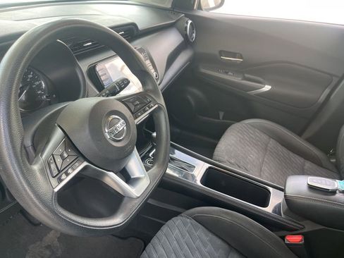 Used 2021 Nissan Kicks SV image 10