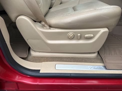 Used 2012 Cadillac Escalade Premium image 32