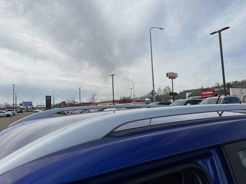 Used 2023 Hyundai Venue Limited FWD image 8
