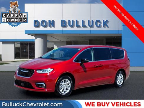 Used 2024 Chrysler Pacifica Touring-L FWD image 1