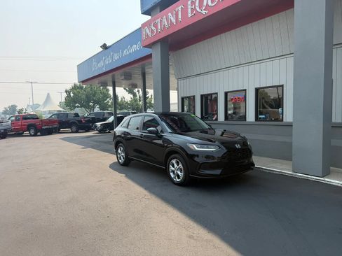 Used 2023 Honda HR-V LX image 2
