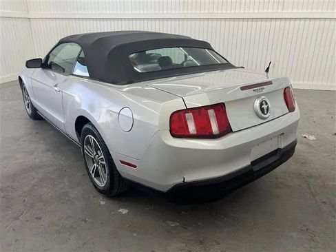 Used 2010 Ford Mustang Convertible image 5