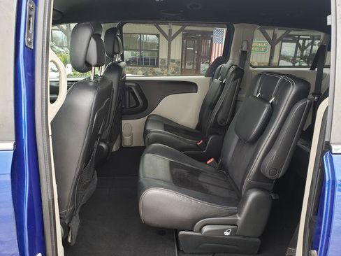Used 2018 Dodge Grand Caravan SXT image 12