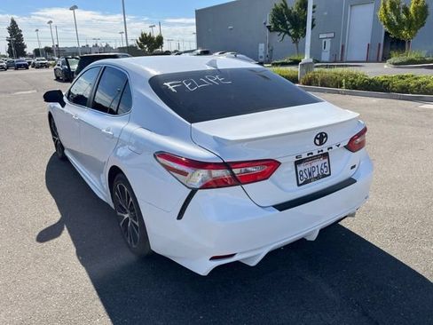 Used 2020 Toyota Camry SE w/ Carpet Mat Package FWD image 5